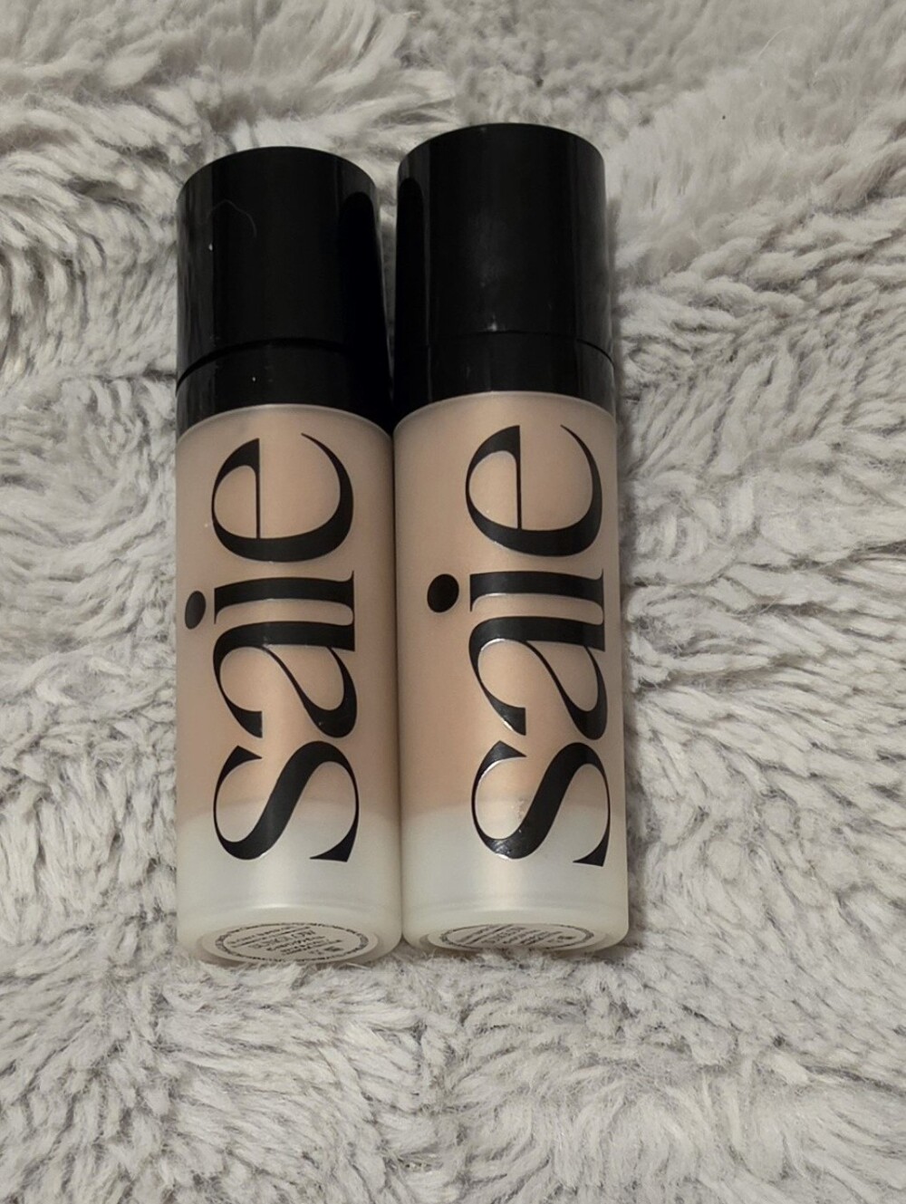 2 x Saie Glowy Super Gel Illuminating Primer in sunglow.